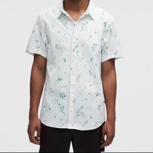 Lululemon Mens Airing Easy Short Sleeve Shirt Sun Stamp White Multi Medium
